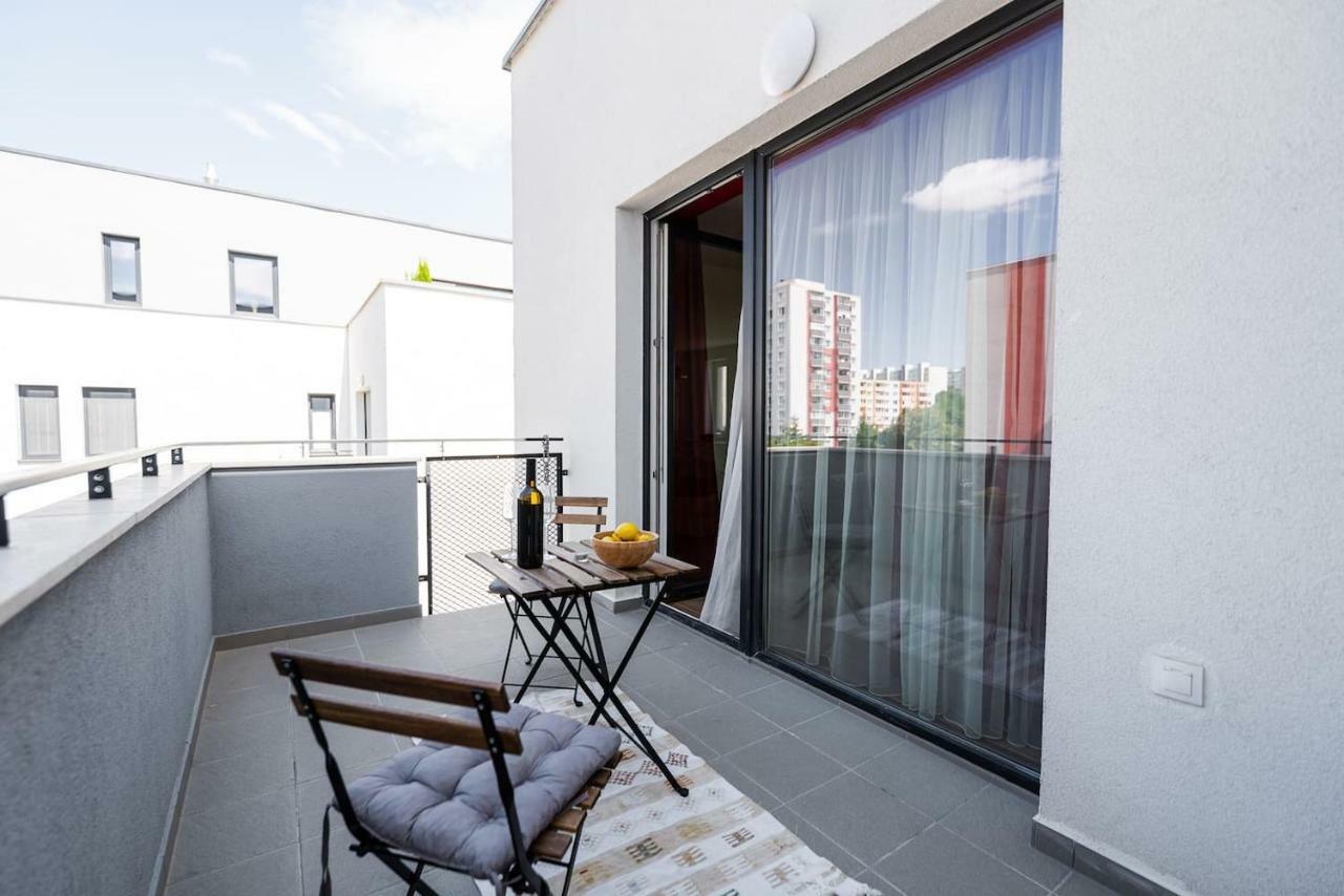 Private 5 Star 3 Room Flat And In-Door Pkg Nitra Exterior photo